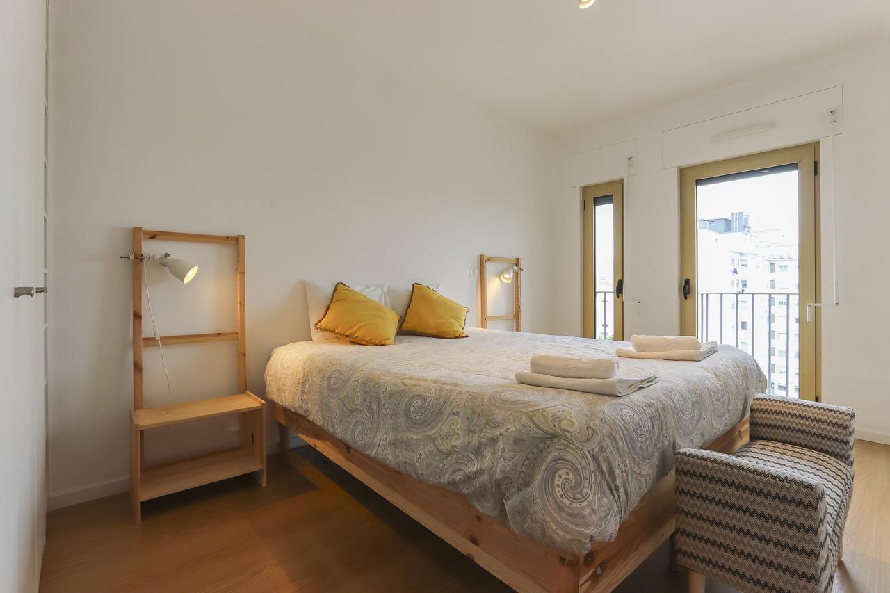 Modern & Bright Avenidas Novas By Homing * Lissabon